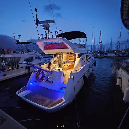 Úszó hotel Luxury Experience On A 16-meter Azimut Yacht Torrevieja