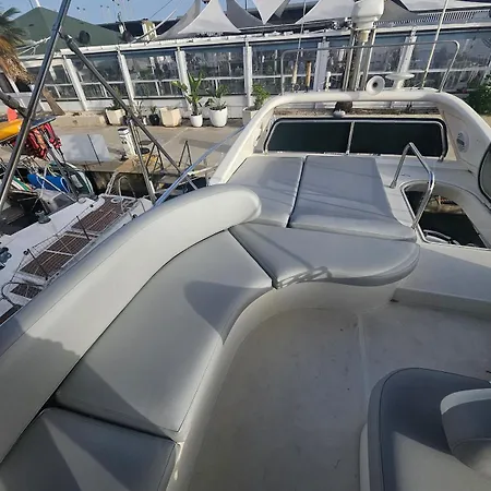 Úszó hotel Luxury Experience On A 16-meter Azimut Yacht Torrevieja