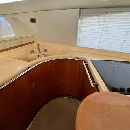 Luxury Experience On A 16-meter Azimut Yacht * トレビエハ