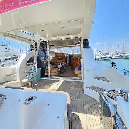 船上ホテル Luxury Experience On A 16-meter Azimut Yacht *