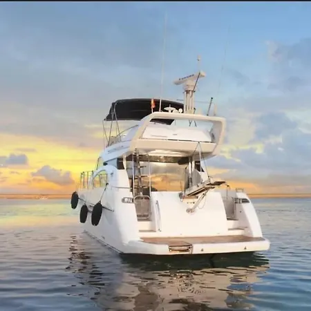 Luxury Experience On A 16-meter Azimut Yacht Úszó hotel Torrevieja