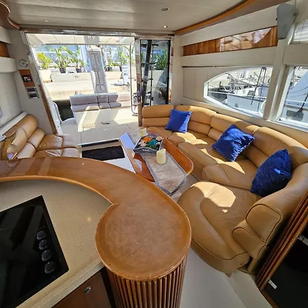 船上ホテル Luxury Experience On A 16-meter Azimut Yacht トレビエハ
