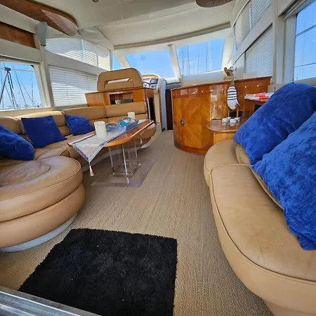 Luxury Experience On A 16-meter Azimut Yacht * トレビエハ